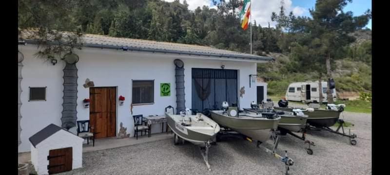 R U Ready Fishing, River Ebro Мекиненса Экстерьер фото